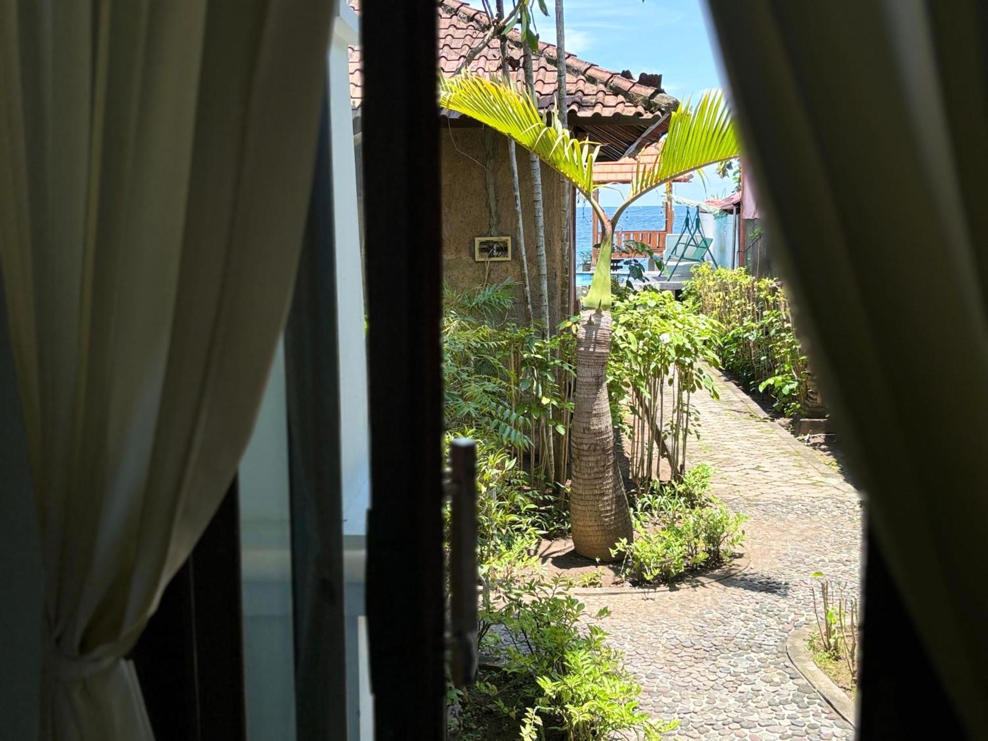 Bahari Beach Amed Exterior photo